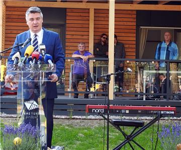 Milanović u Termama Tuhelj otvorio „glamping” naselje Kamp Vita