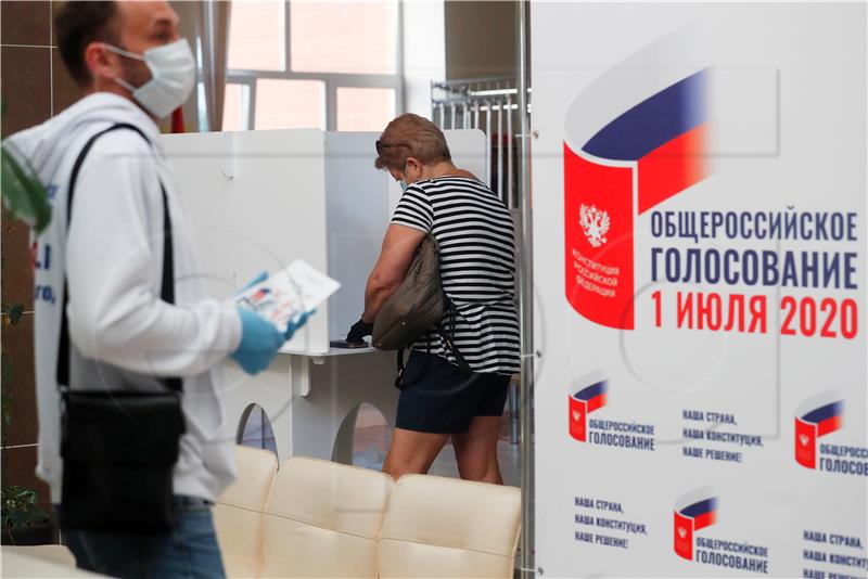 Rusi glasaju na referendumu o ostanku Putina na vlasti