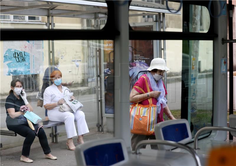 Od ponoći na snagu stupila obveza nošenja zaštitne maske za lice u javnom prijevoz