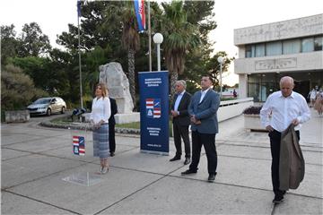 Ministar Beroš na primopredaji ultrazvučnog uređaja u OB Dubrovnik