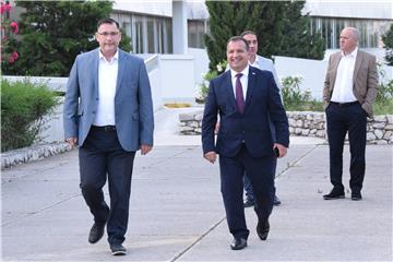 Ministar Beroš na primopredaji ultrazvučnog uređaja u OB Dubrovnik