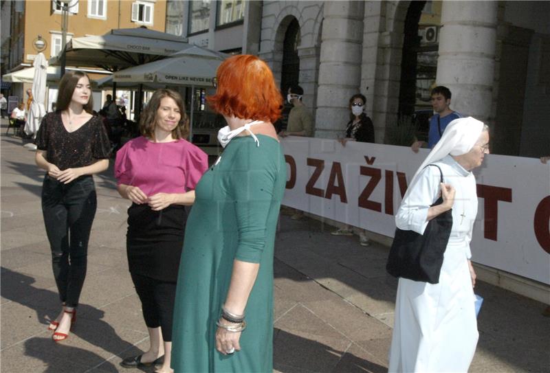 Rijeka: Tiskovna konferencija na temu " Hod za život tgazi žene " 