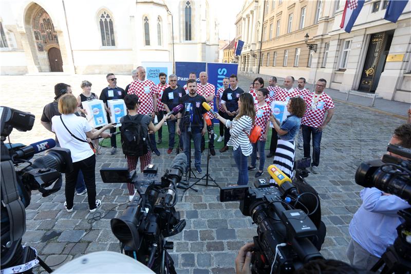  Konferencija za medije koalicije Stranke s imenom i prezimenom, Pametno i Fokus