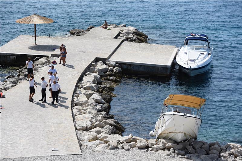 U nasukavanju na otočić Veliki Dužac teško ozlijeđen vlasnik glisera