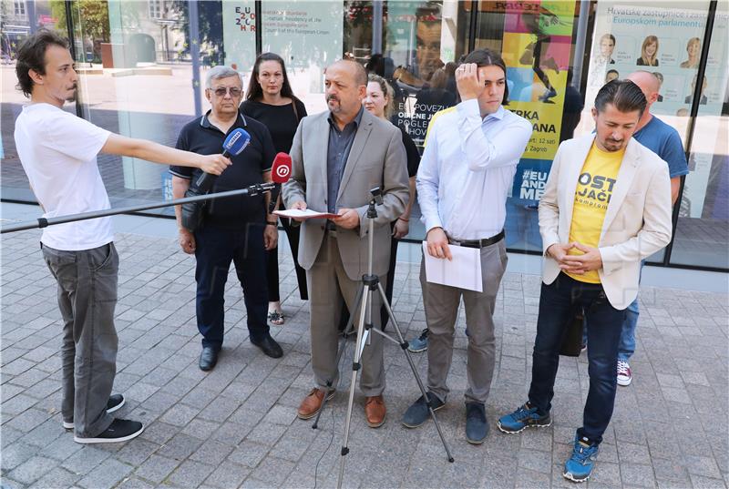 Konferencija za medije  platforme "Dosta pljačke"