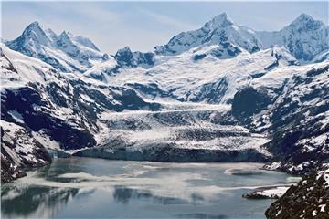 USA ALASKA JOHNS HOPKINS GLACIER