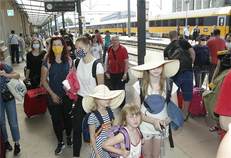 520 Czech, Slovak tourists arrive in Rijeka by train