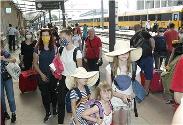 520 Czech, Slovak tourists arrive in Rijeka by train