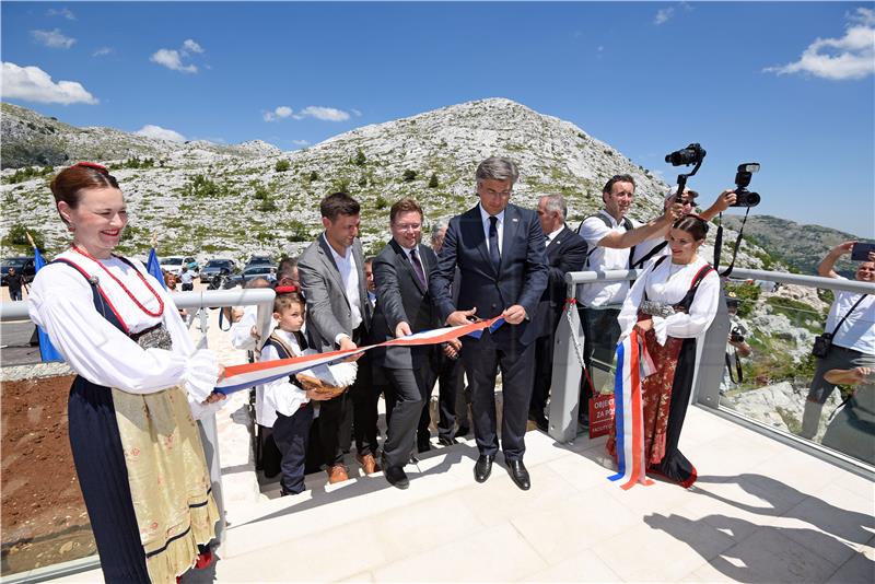 Premijer Plenković otvorio "Skywalk Biokovo"