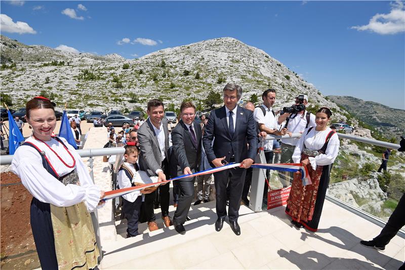 Premijer Plenković otvorio "Skywalk Biokovo"