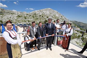 Premijer Plenković otvorio "Skywalk Biokovo"