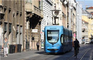 Tramvaji ponovo voze Trgom bana Jelačića