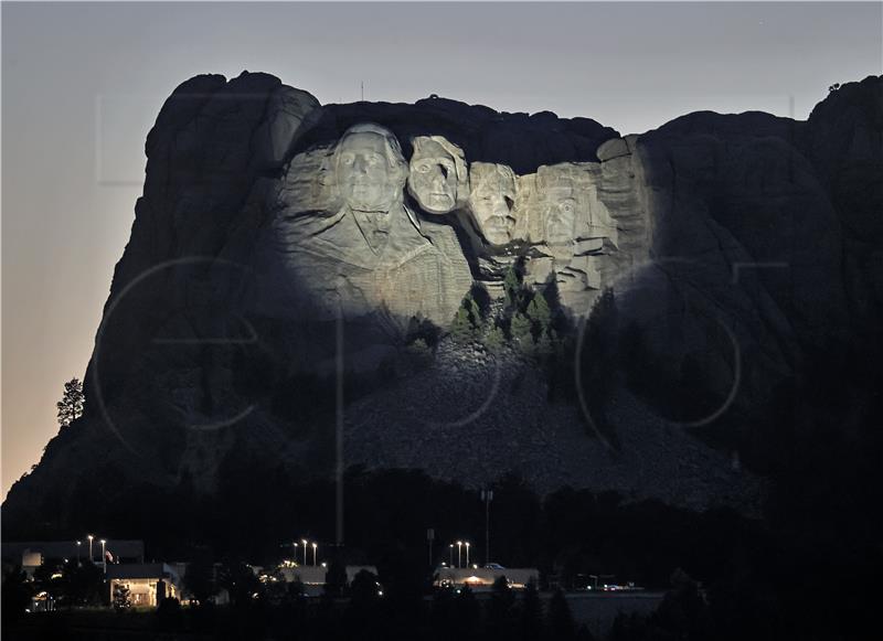 epaselect USA PUBLIC HOLIDAYS MOUNT RUSHMORE