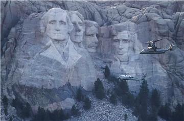 USA NATIONAL HOLIDAYS MOUNT RUSHMORE