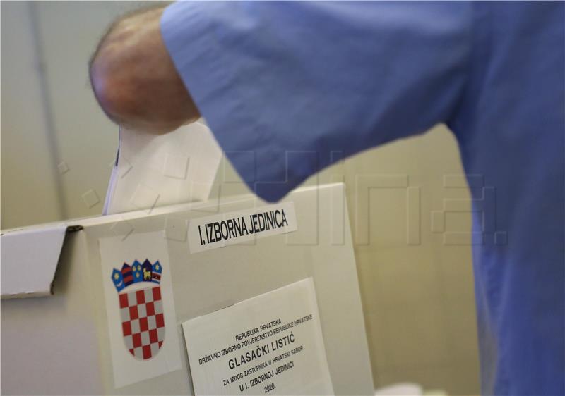 Polling stations close throughout Croatia