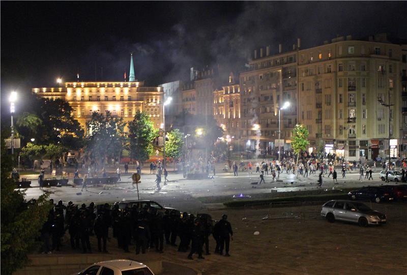 Protesters, police clash in downtown Belgrade