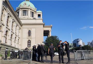 Prosvjedi u Beogradu i Novom Sadu, novi sukobi demonstranata i policije