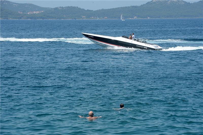 U nedozvoljenu glisiranju ulovljen 21 turist, policija upozorava i nautičare i kupače