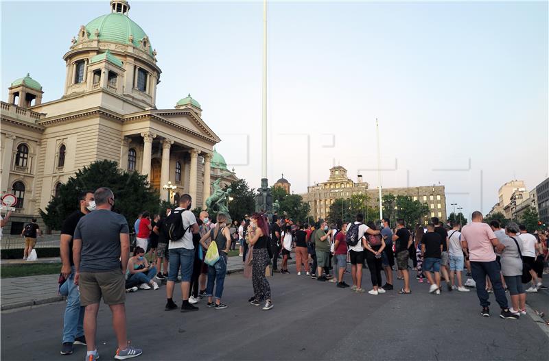 Dozens injured and arrested in 4th evening of Serbia demonstrations