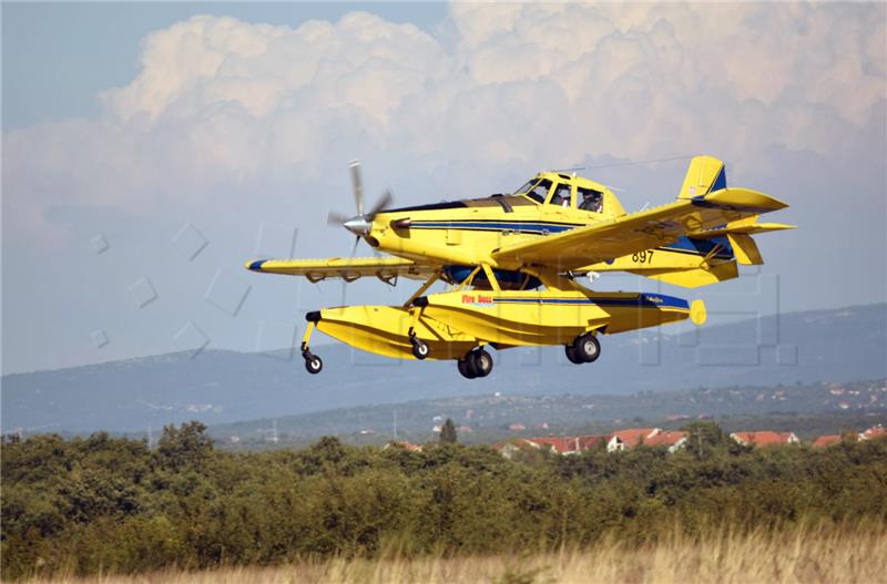 Požarište Ramljane kod Muća natapao i sanirao Airtractor