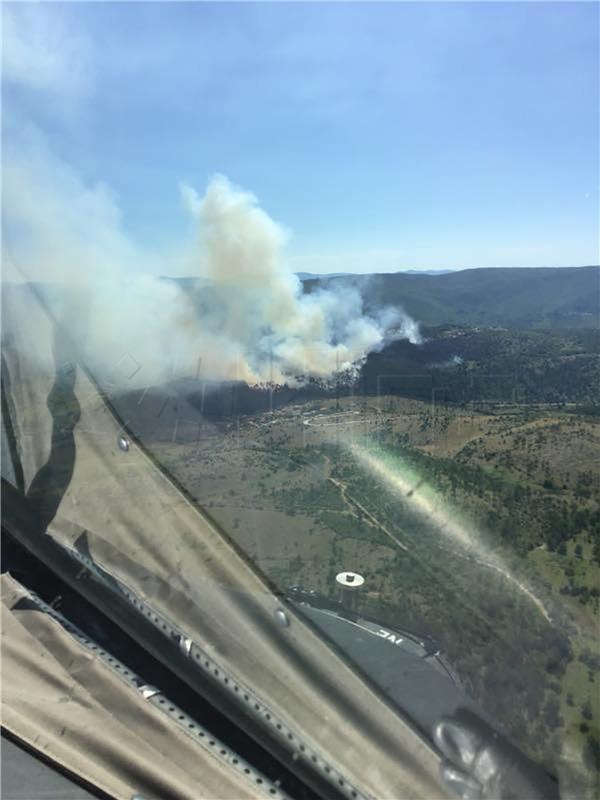 Airtractor natapao požarište kod Muća