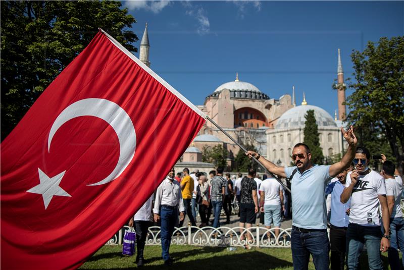 Turska će izvijestiti UNESCO o potezima vezanim uz Aju Sofiju