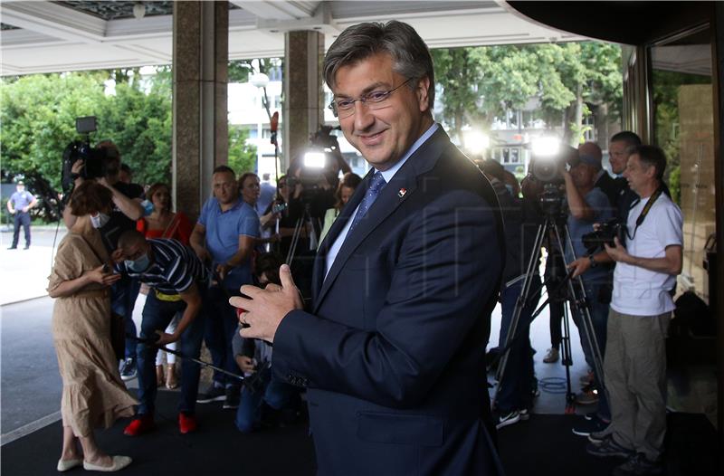 Plenkovic says attaches no importance to Vucic's statements