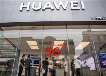 CHINA BRITAIN HUAWEI 5G BAN