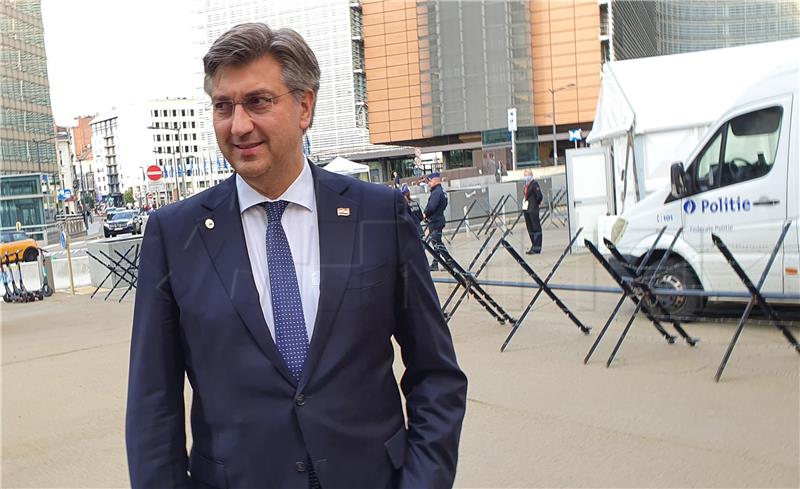 Plenković dao izjavu za medije u pauzi summita EU,