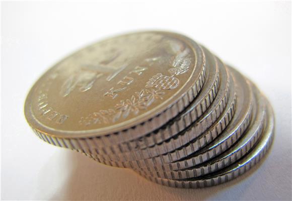  Average net pay for May rises to approx. €883