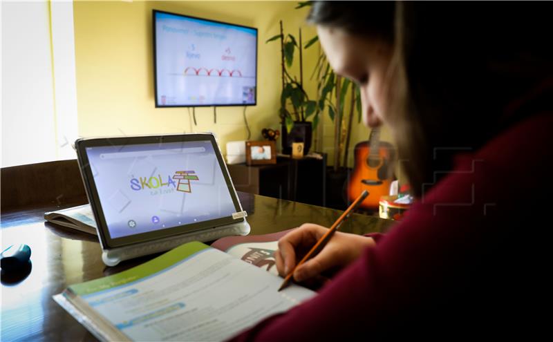 School heads and teachers satisfied with online classes