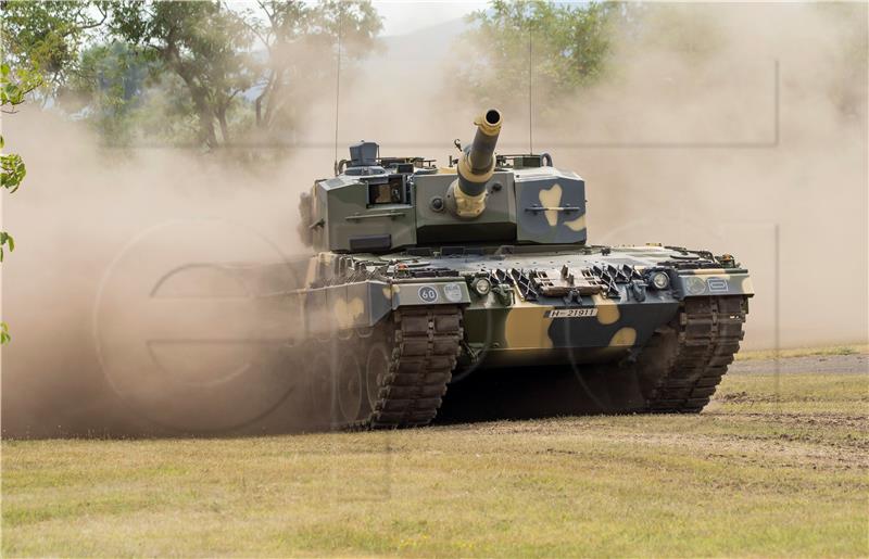 HUNGARY DEFENSE GERMANY LEOPARD TANKS