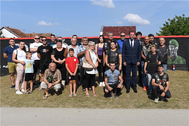 U sjećanje na Josipa Briškog postavljen mural u više gradova