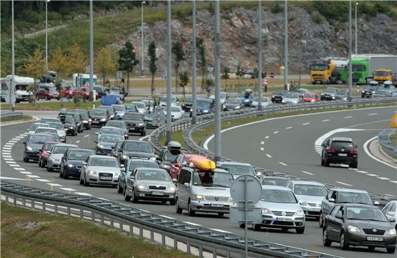 HAC: Za vikend 30 posto manje vozila nego lani