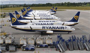 (FILE) BRITAIN ECONOMY RYANAIR CORONAVIRUS