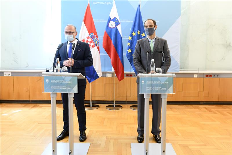 Croatian and Slovenian foreign ministers discuss fight against coronavirus