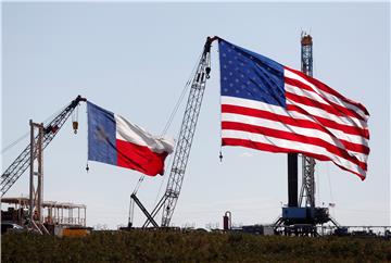 USA TRUMP VISITS OIL RIG