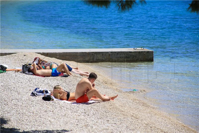 Večernji list: Turistički promet u kolovozu biti će čak 60 posto prošlogodišnjeg