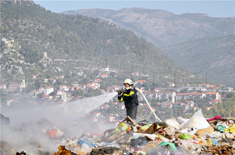  Požar u Vrgorcu, vatrogasci na terenu