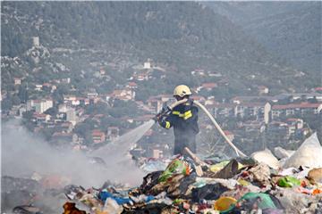 Požar u Vrgorcu, vatrogasci na terenu