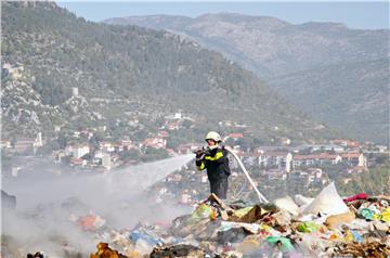 Požar u Vrgorcu, vatrogasci na terenu