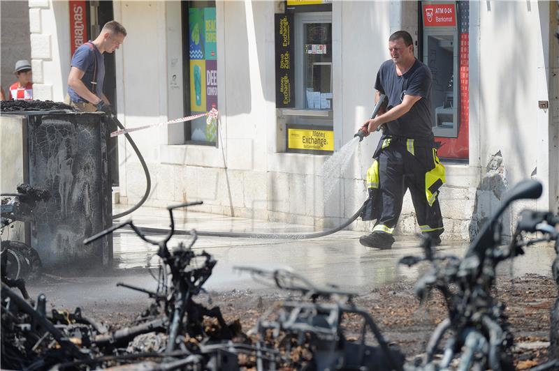 Požar na Rivi, izgorjelo 10 motora