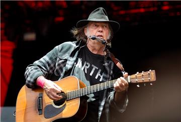 Neil Young planira tužiti Donalda Trumpa