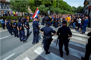 HOS-ovce policija nije pustila na kninski trg, pušteni nakon svečanosti 