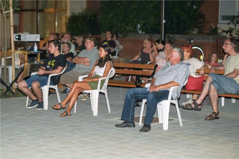 Bjelovar: Projekcijama u dvorištu zgrada nastavljen DOKUart