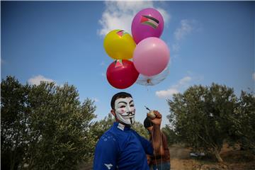 MIDEAST ISRAEL PALESTINIANS GAZA INCENDIARY BALLOONS