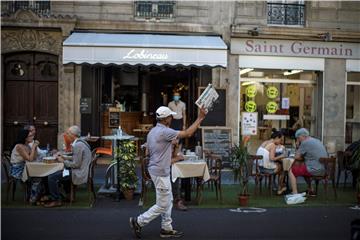 FRANCE PHOTO SET PARIS LAST NEWSBOY