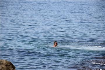 More na plaži u dubrovačkoj Uvali Sumratin onečišćeno fekalijama