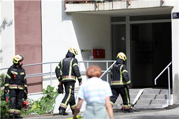 U Zagrebu požar u stambenoj zgradi, vatrogasci spašavali stanare