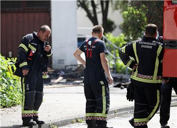 U Zagrebu požar u stambenoj zgradi, vatrogasci spašavali stanare